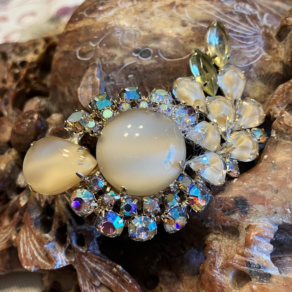 AURORA BOREALIS CRYSTAL PRONG SET STONES WITH MOON GLOW AND CABUCHONS BROOCH - Picture 3 of 12
